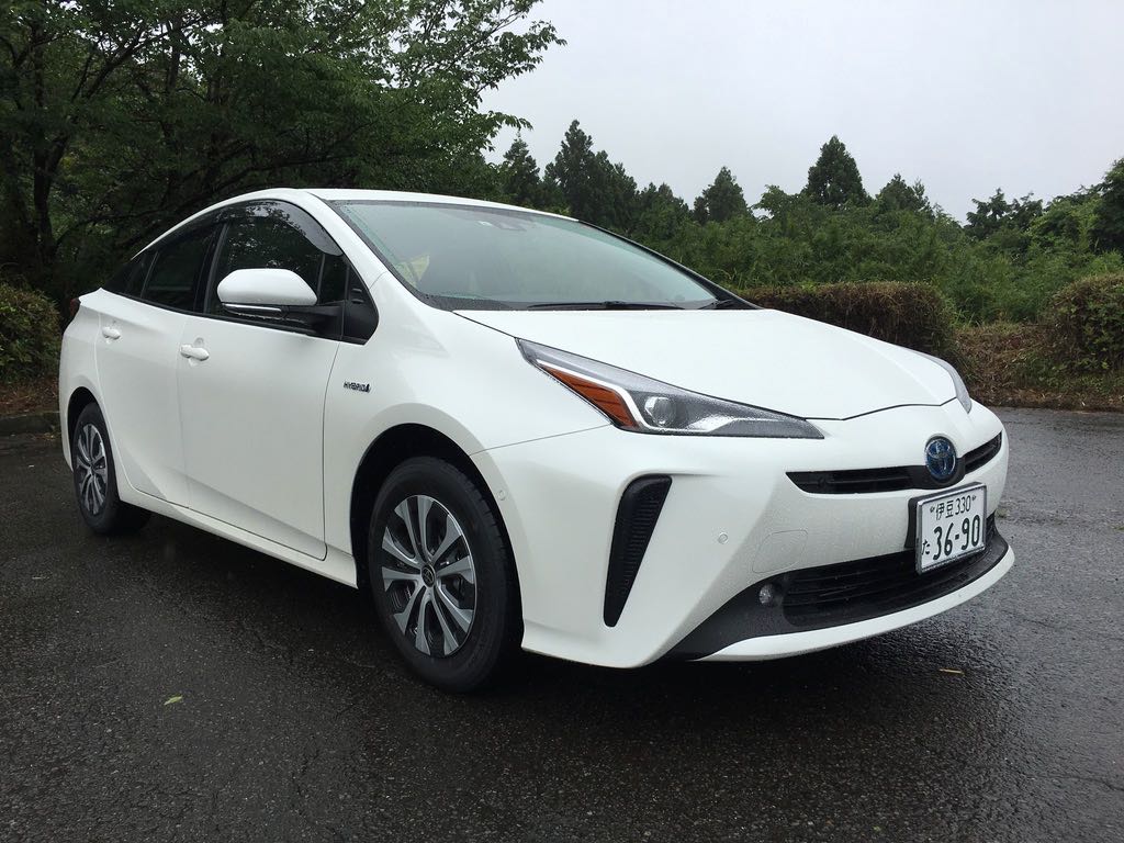 プリウス A E-Four