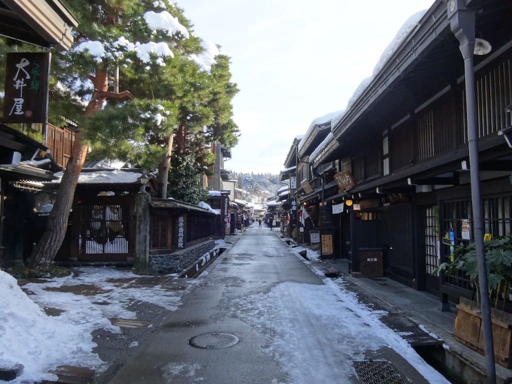 観光客のいない古い街並み