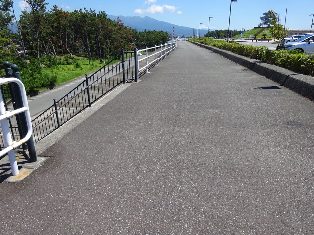 折返し5km地点 左の上り階段が目印 50mほど先にNo.65