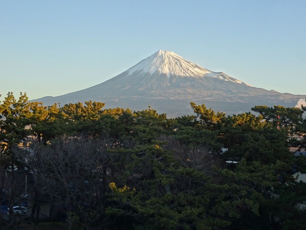 朝日の当たる富士山