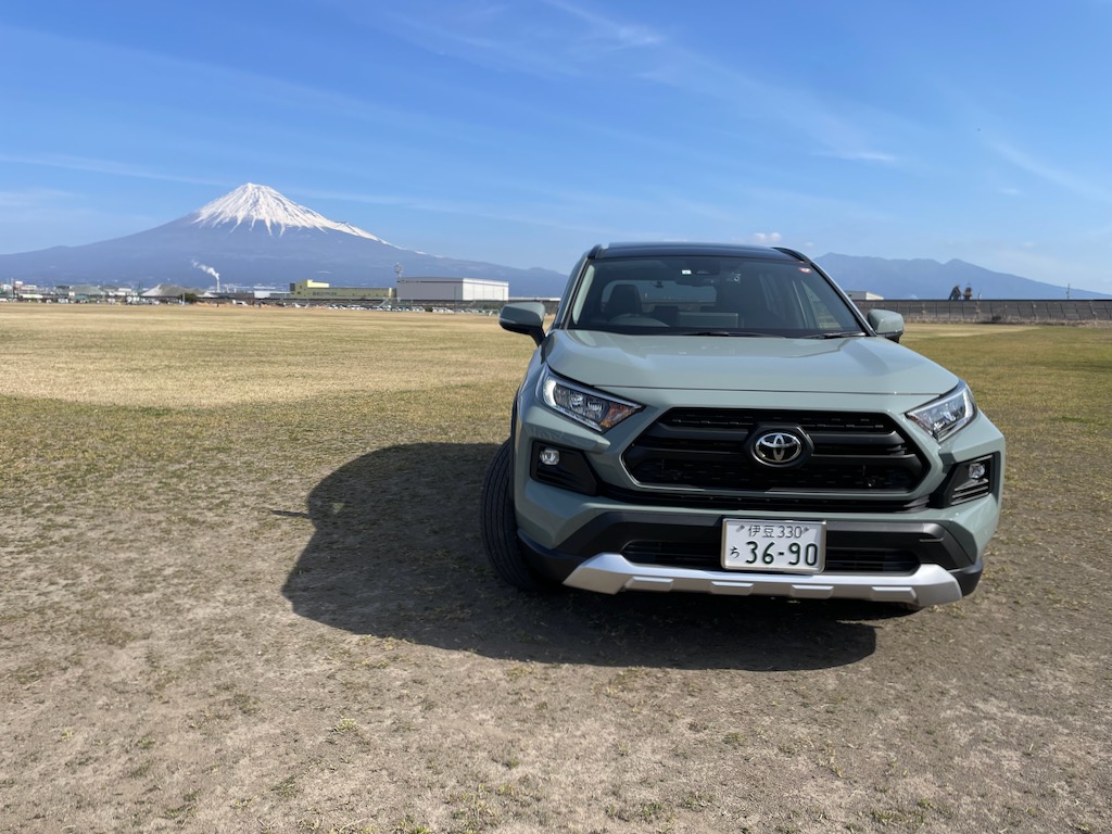 RAV4 Adventure フロントビュー&富士山